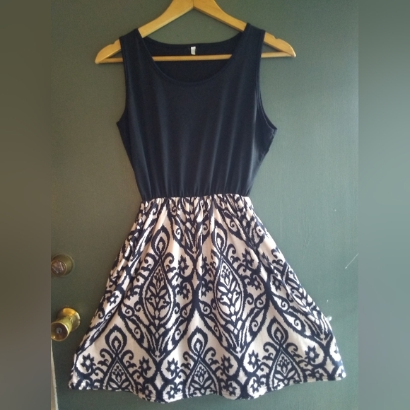 Black & Beige Dress - Picture 2 of 5